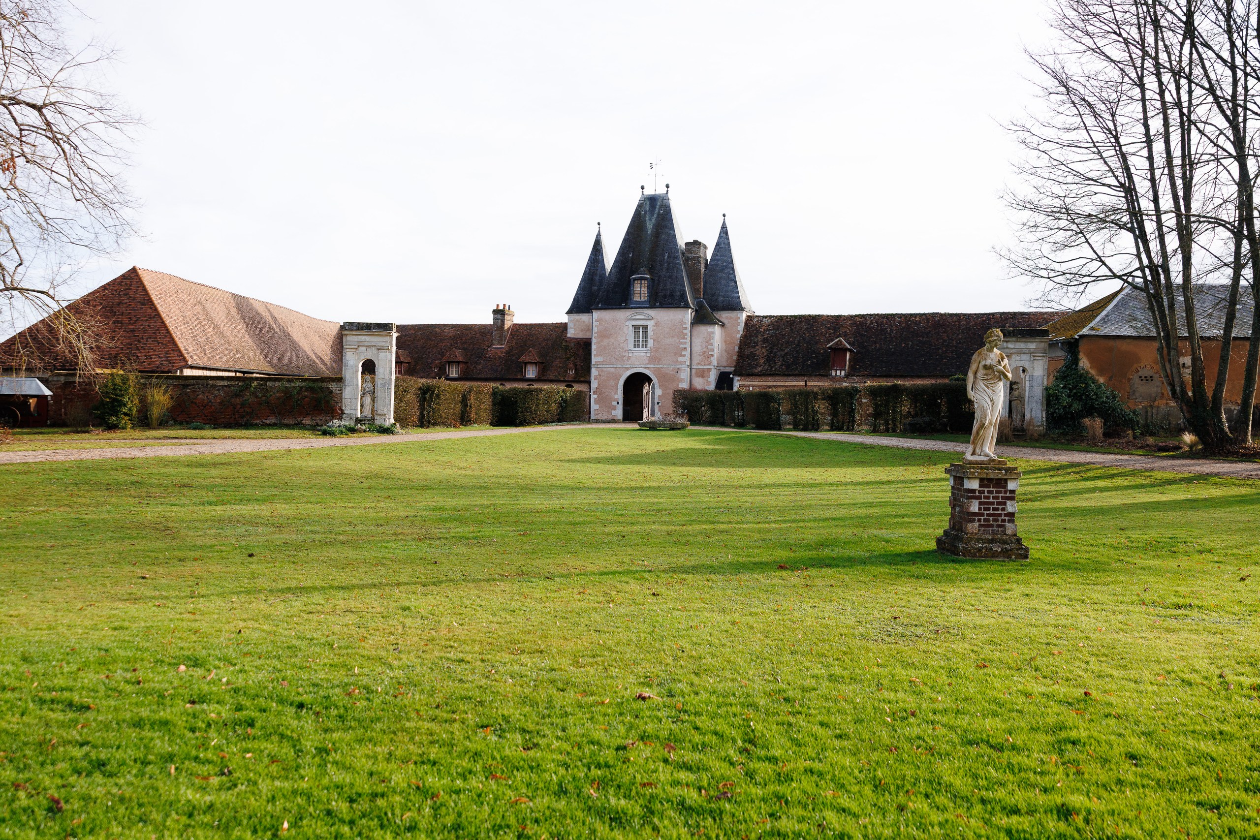 Séance photo de mariage Normandy Le Château de Bonnemare