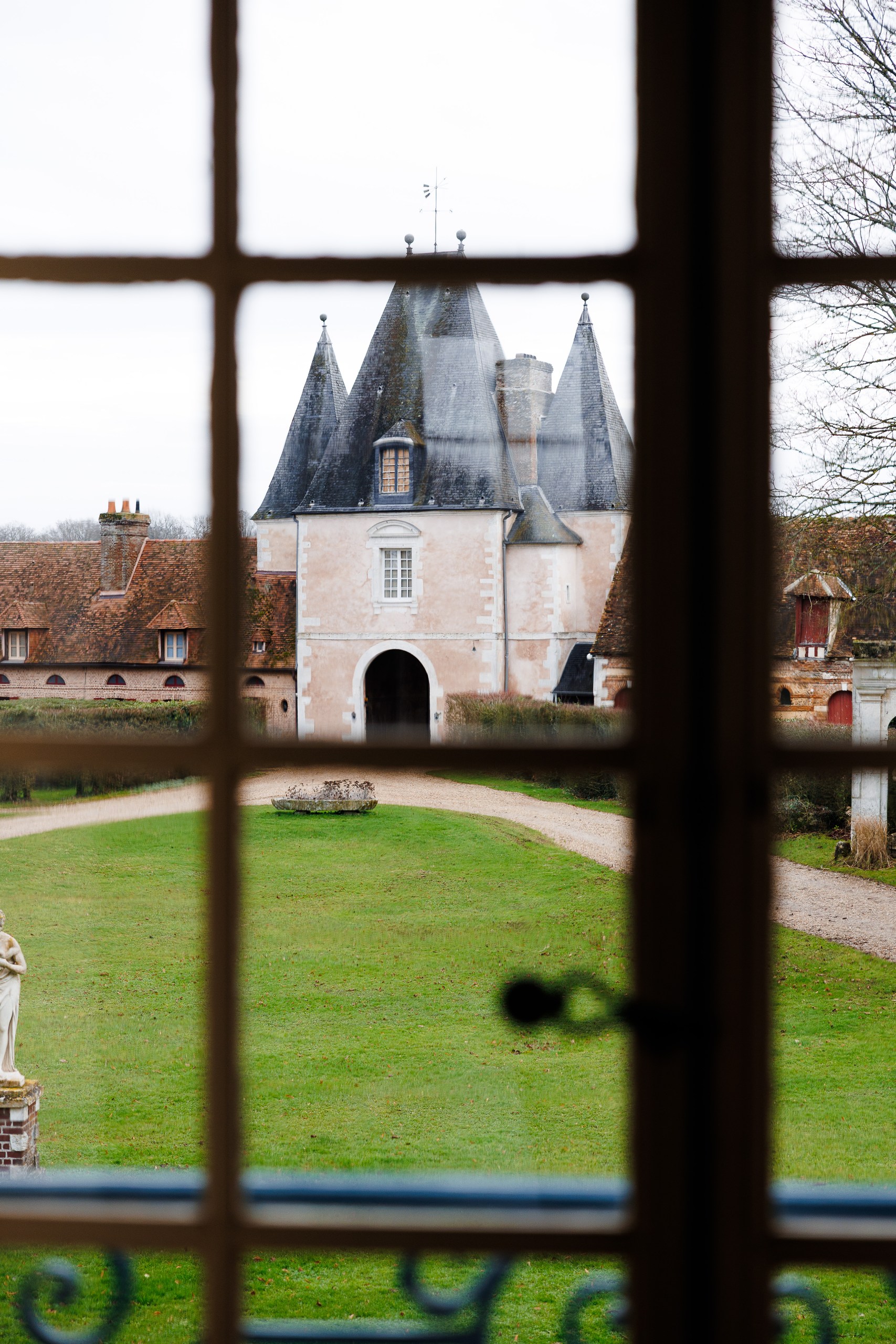 Wedding photoshoot in Normandy at the Château de Bonnemare