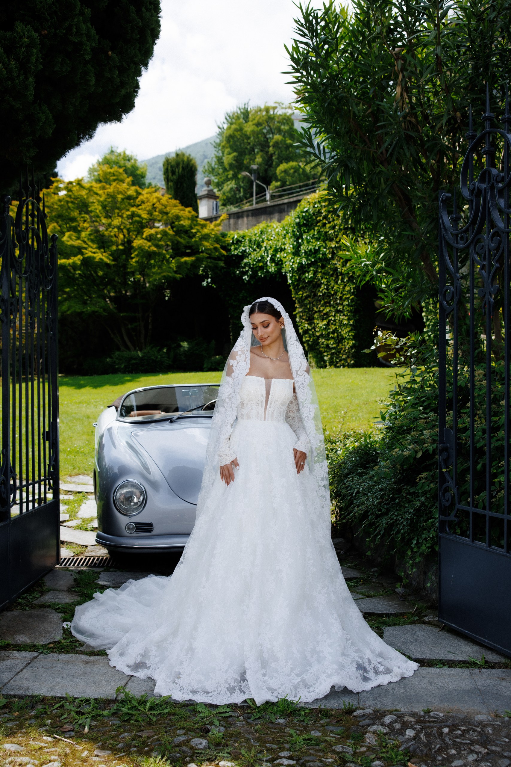 elegant photo of the bride near the luxury car by wedding photographer Foxslav