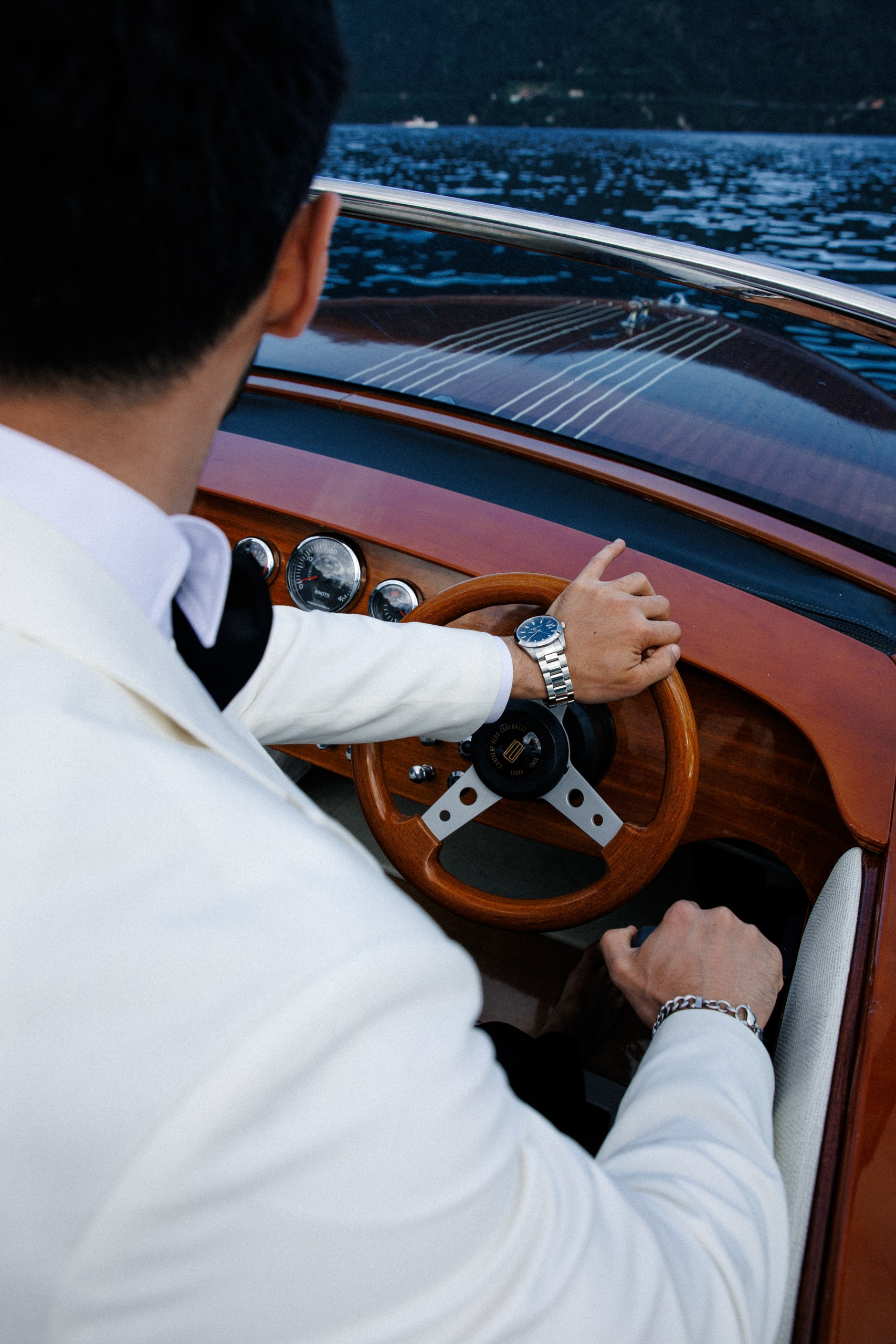 man on the boat - shooting photo mariage