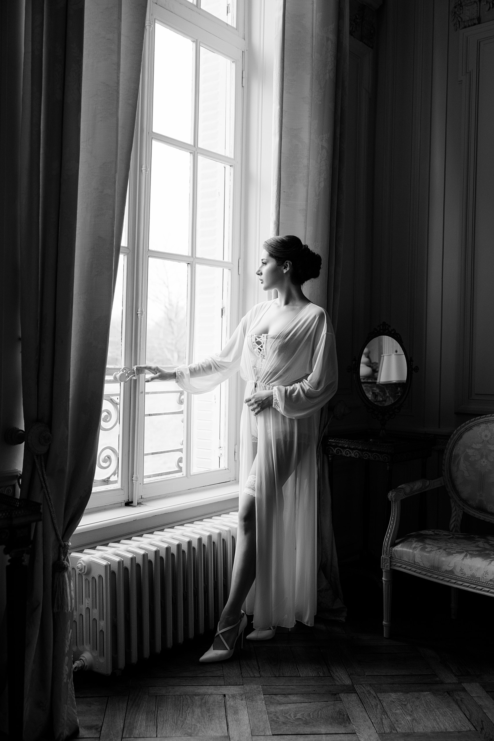 Séance photo de la mariée en noir et blanc