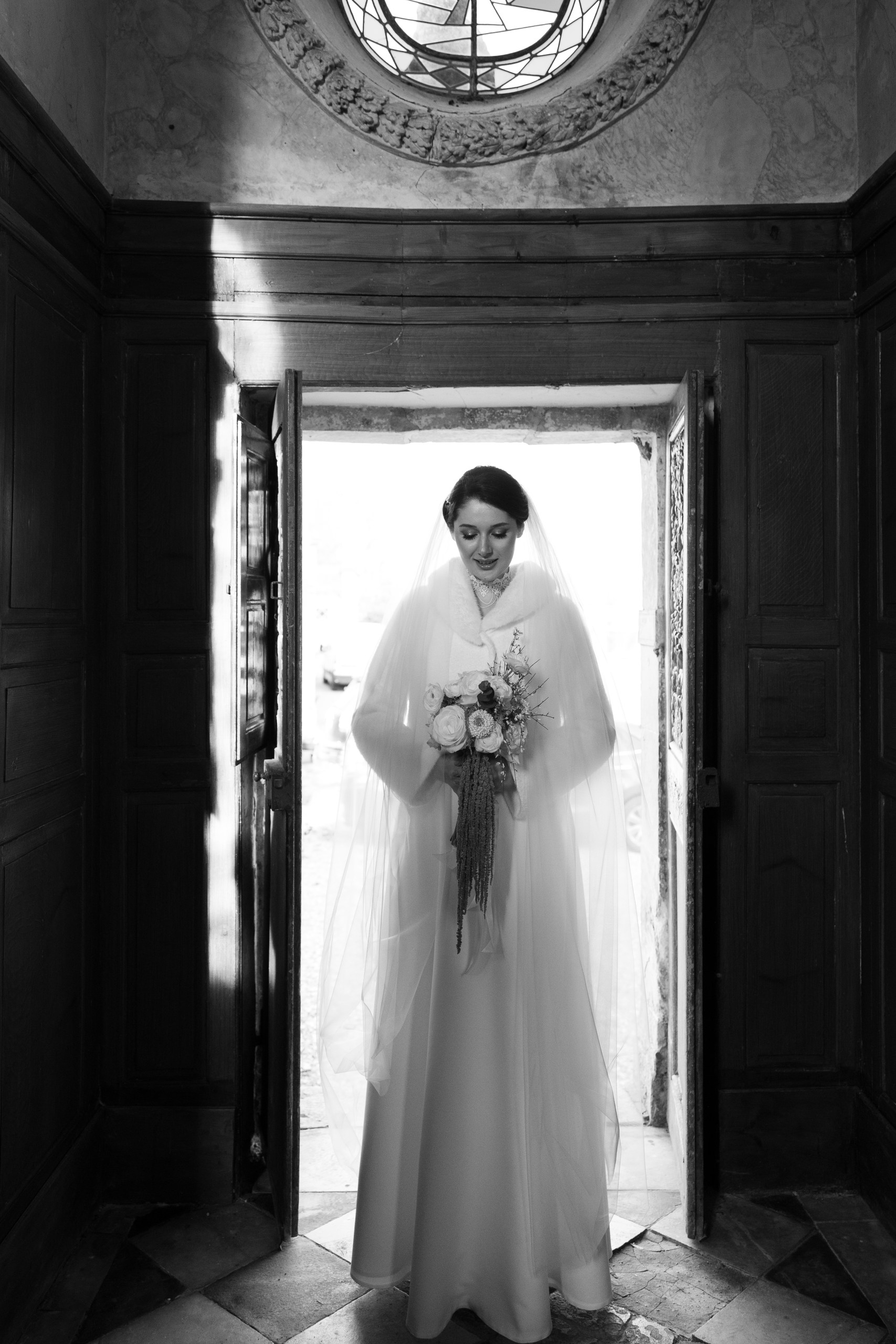 photo of the bride in black and white
